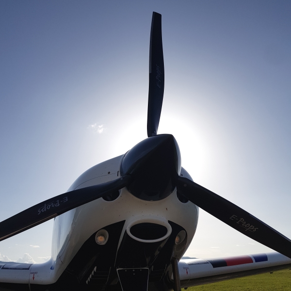PIONEER 300 912S 3-blade propeller E-PROPS GLORIEUSE carbon 