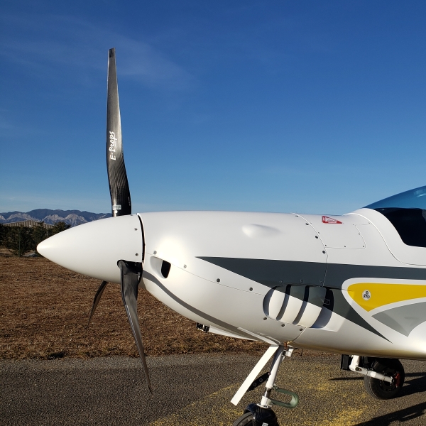 SHARK AERO SHARK hélice tripale E-PROPS GLORIEUSE Carbone