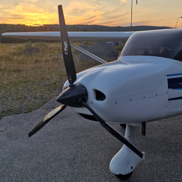 TL ULTRALIGHT SIRIUS TL-3000 E-PROPS GLORIEUS