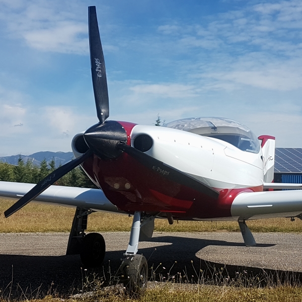 WT9 DYNAMIC hélice tripale E-PROPS GLORIEUSE Carbone